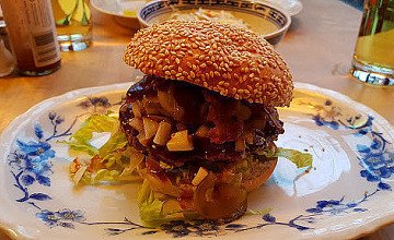 Grilly Idol Burger